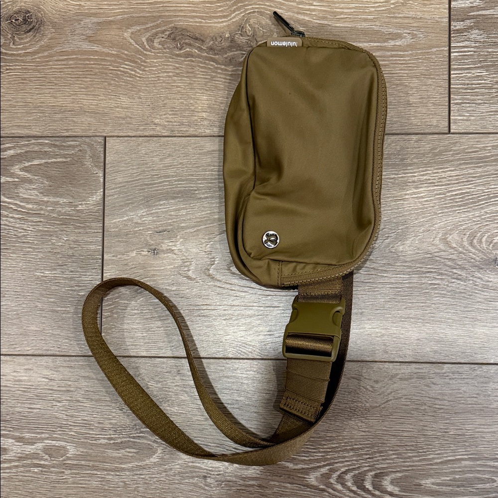 Lululemon Olive Green Men’s Bag